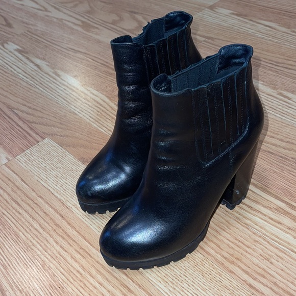 Steven Madden boots - Picture 2 of 5